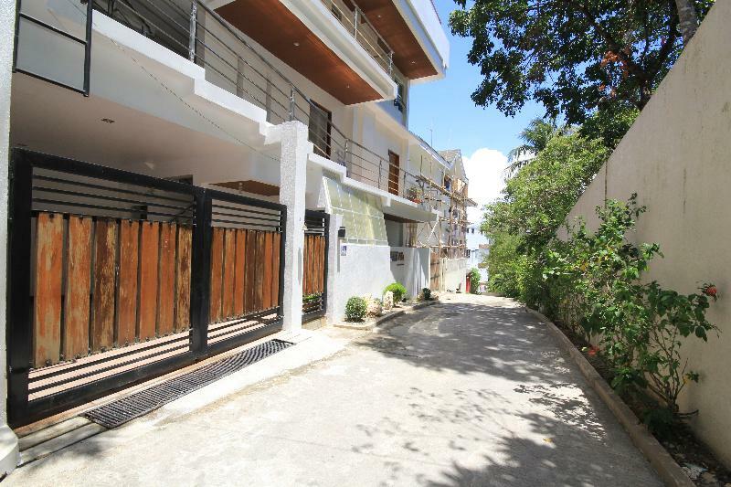 Westcliff Villa By Bluewaves Balabag  Bagian luar foto