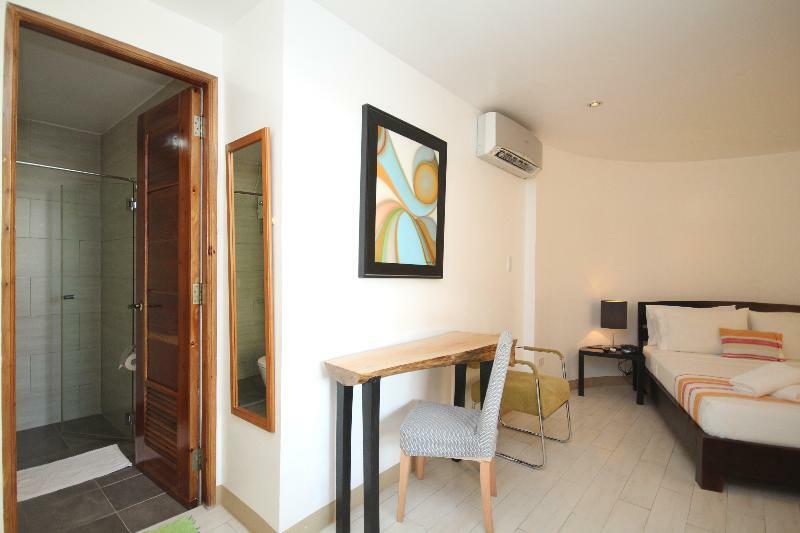 Westcliff Villa By Bluewaves Balabag  Bagian luar foto